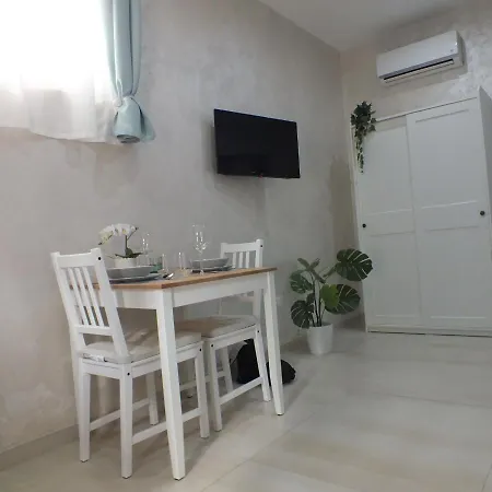 Ilary Apartment Bari